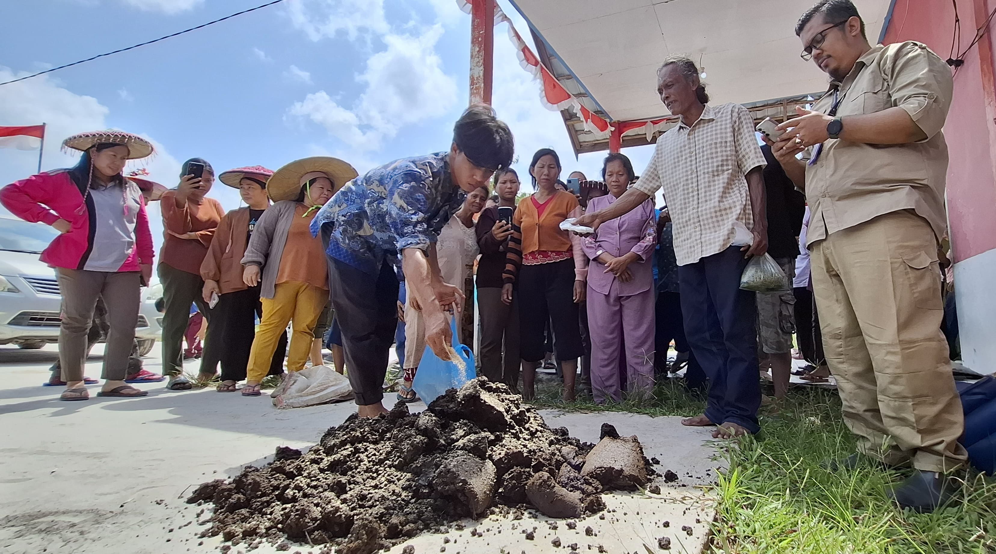 PT. Nawasena Hijau Lestari melalui anak Perusahaannya PT. Daya Maju Lestari kembali (PT. DML) menggelar pelatihan di Desa Enggelam.